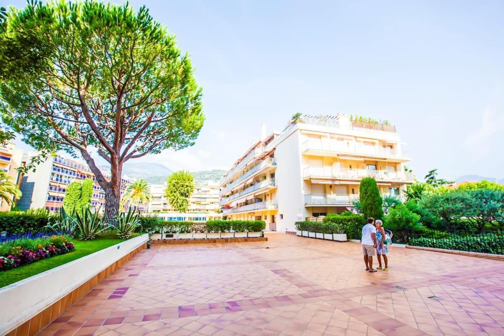 French Riviera: Seafront Apt & Pool Near Monaco ロクブリュヌ＝カップ＝マルタン エクステリア 写真