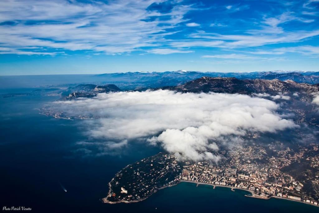 French Riviera: Seafront Apt & Pool Near Monaco ロクブリュヌ＝カップ＝マルタン エクステリア 写真